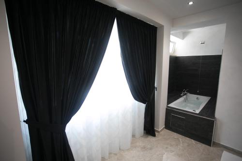 Suite with Spa Bath image 10