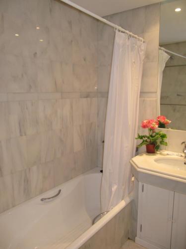 Life Apartments Costa Ballena - image 9