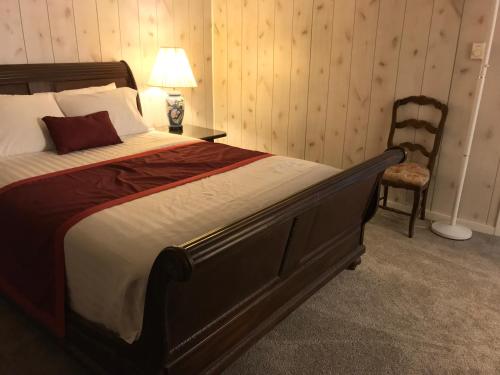 Holiday House Motel