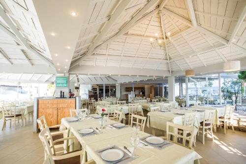 레스토랑, Coral Blue Beach Hotel Gerakini in 찰키디키