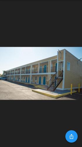Executive Inn - main image