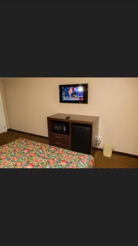Executive Inn - image 5