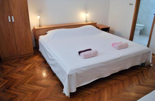  Apartment KRILE- vacation in nature, Ferienwohnung in Ston