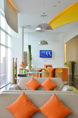 Bar/lounge, HARRIS Hotel & Conventions Festival CityLink in Bandung