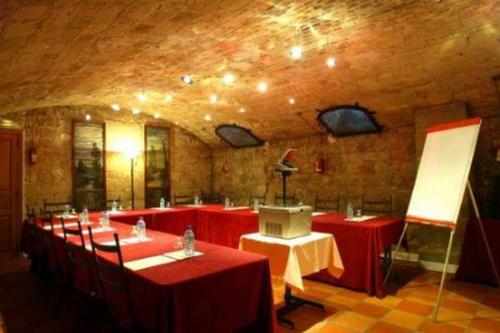 Hotel Claret - image 4