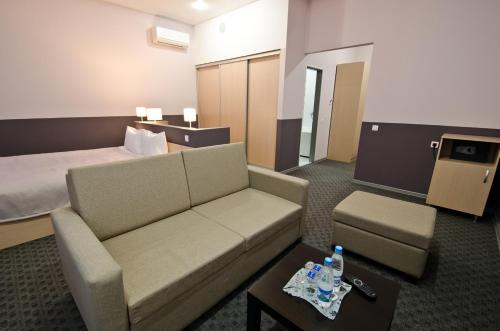 Hotel City Star Stop at Hotel City Star to discover the wonders of Perm. Offering a variety of facilities and services, the hotel provides all you need for a good nights sleep. Facilities like 24-hour front desk, ai