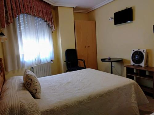 1 queen bed, 1 twin bed