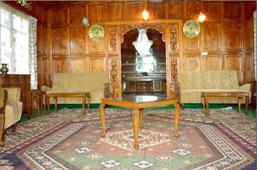 Houseboat New Maharaja Palace