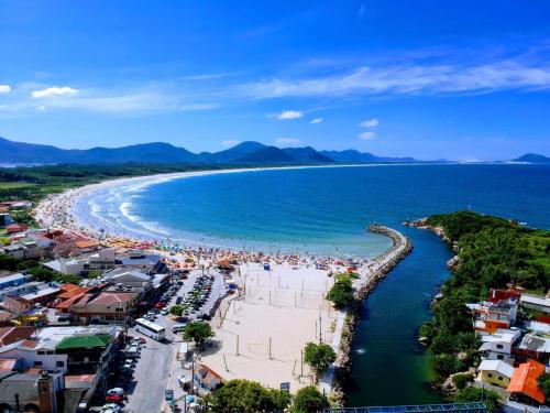 The Search House in Barra da Lagoa Beach