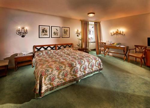 Classic Twin Room image 2