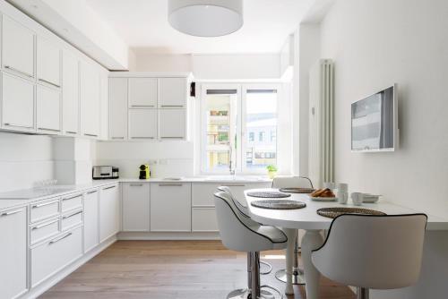 Pure White Luxury Apartment - byMyHomeinComo