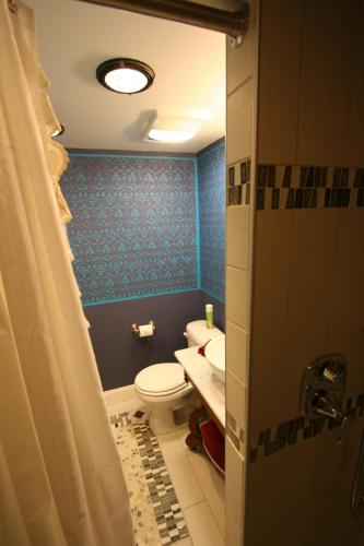 Alpenhof Bed & Breakfast in Media, USA