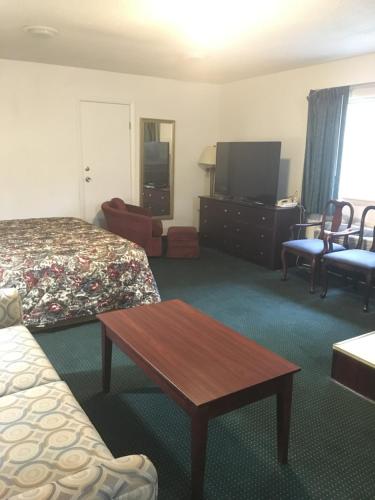 Rapids Inn & Suites