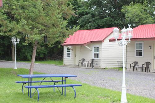 Deluxe Cottage - Non-Smoking