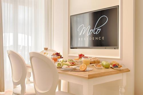 One-Bedroom Apartment image 3