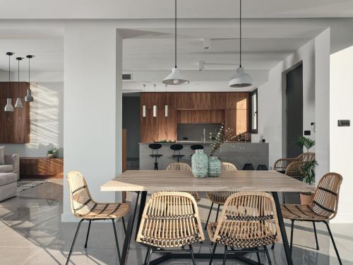 Konyha, Drallos Luxury Villa - Private Heated Pool & Large Groups, by ZanteWize in Egyéb