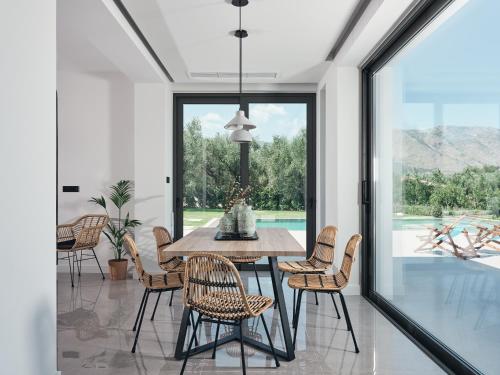 Létesítmények, Drallos Luxury Villa - Private Heated Pool & Large Groups, by ZanteWize in Egyéb