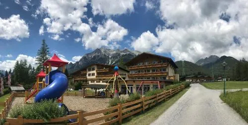 Kinderhotel Lärchenhof in Obsteig, Österreich