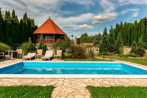 Peldbaseins, Bella Vendégház Palkonya (Bella Vendeghaz Palkonya) in Palkonya