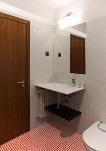 Hotel Millan - 화장실