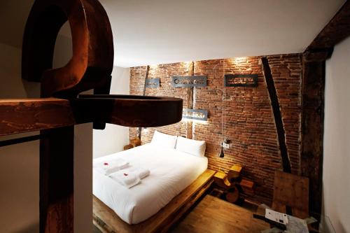 Basque Boutique - image 7