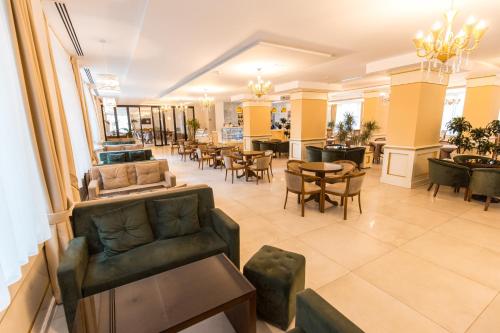 Krogs/atpūtas telpa, Hotel Turizem Shkelzeni in Bajram Curri