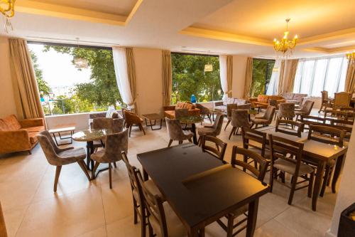 Restorāns, Hotel Turizem Shkelzeni in Bajram Curri