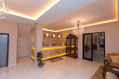 Vestabils, Hotel Turizem Shkelzeni in Bajram Curri