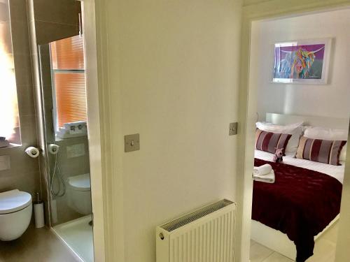 Heart Of Edinburgh City Flat - image 10