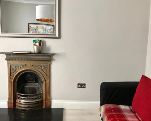 Heart Of Edinburgh City Flat - image 2