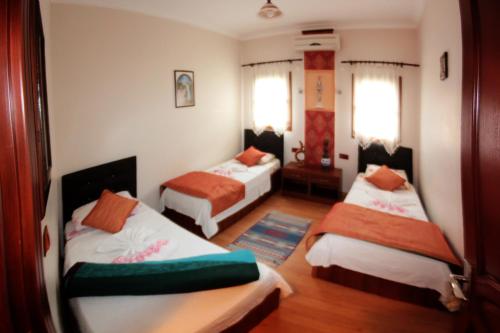 1 double bed, 1 twin bed