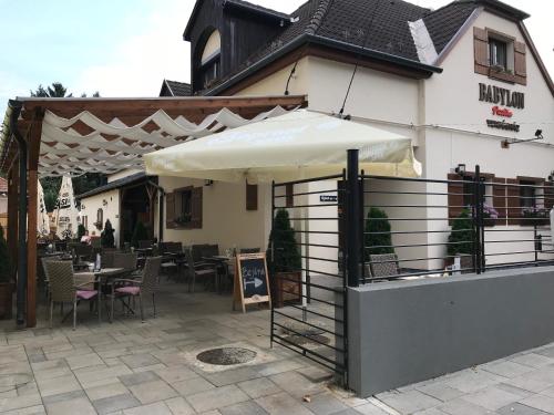 設施, Babylon Pizzéria Vendégház (Babylon Pizzeria Vendeghaz) in 米什科爾茨市中心