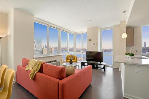 

Skyline Luxury Home Suites at Newport II