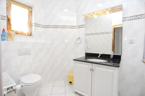 Apartments and rooms with a swimming pool Split - 15676