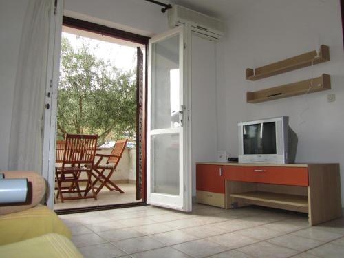 Apartments by the sea Slatine Ciovo - 15916 - main image
