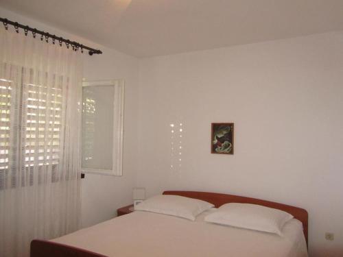 Apartments by the sea Slatine Ciovo - 15916 - image 2
