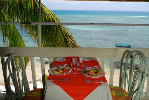 อาหารและเครื่องดื่ม, Le Recif Hotel Rodrigues in คาแวร์น โพรแวร์