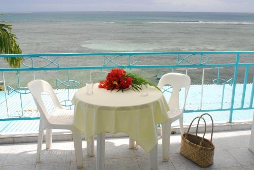 ระเบียง/ชานเรือน, Le Recif Hotel Rodrigues in คาแวร์น โพรแวร์