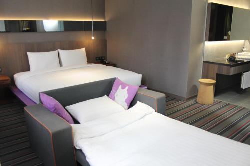 156333411 WESTGATE Hotel