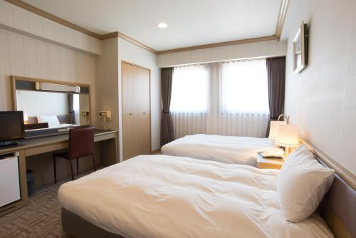 Hotel Suncrest Hotel Suncrest is perfectly located for both business and leisure guests in Koka. The property offers guests a range of services and amenities designed to provide comfort and convenience. Facilities l