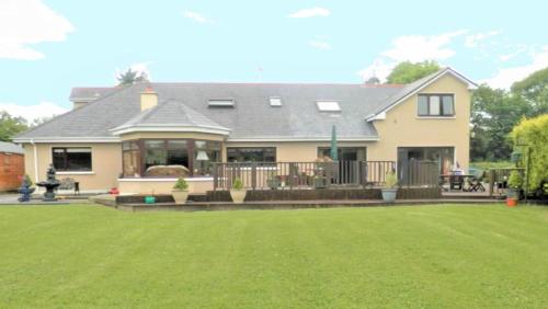 Exterior view, Leabrook House in Tralee