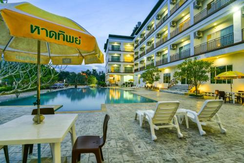 Southgate Residence Hotel - SHA Certified