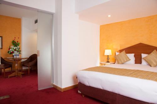room detail thumbnail 1