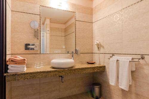 Hunguest Hotel Apollo - main image