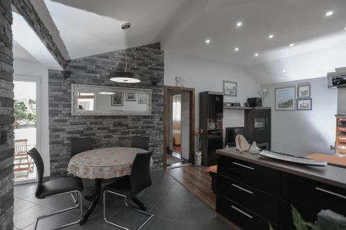  Apartment Tonka in Supetar