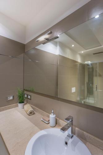 Udine Centre Stylish Apartment - image 4