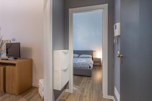 Udine Centre Stylish Apartment - image 5