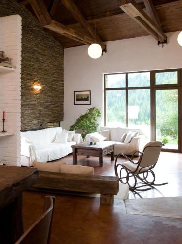 共用Lounge/電視區, The Reddoorshouse in 傑拉