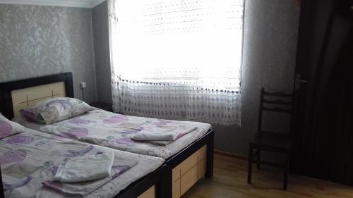 2 twin beds