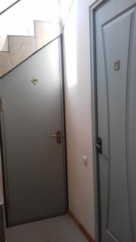 2 twin beds